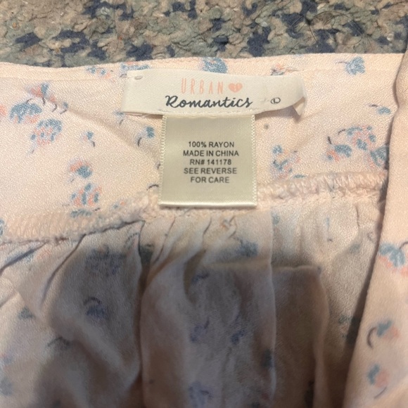 Urban Romantics Blouse – Size Large - Picture 2 of 2